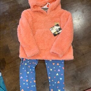 Cozy Coral Hoodie and Heart Leggings Set size 3T. NWT